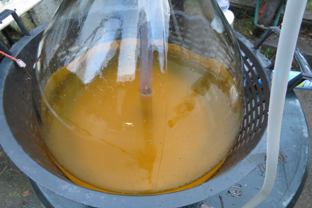 Fabrication du cidre: soutirage après clarification